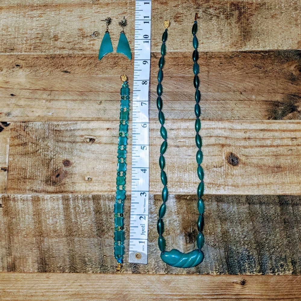 Vintage emerald green jewelry set